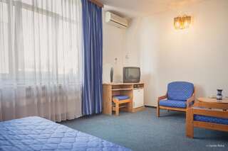 Отель Hotel Iris Tîrnăveni Стандартный двухместный номер с 1 кроватью или 2 отдельными кроватями-8